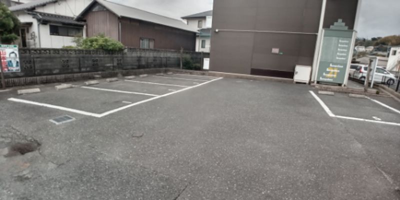 レオパレス下石田 駐車場