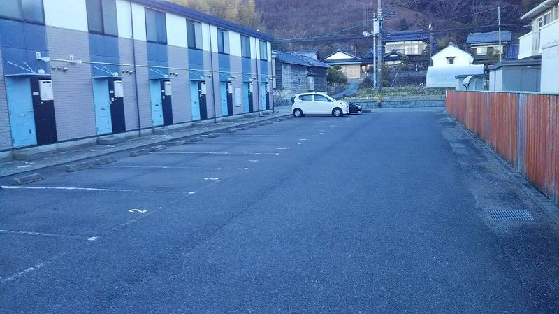 レオパレスコロネット 駐車場