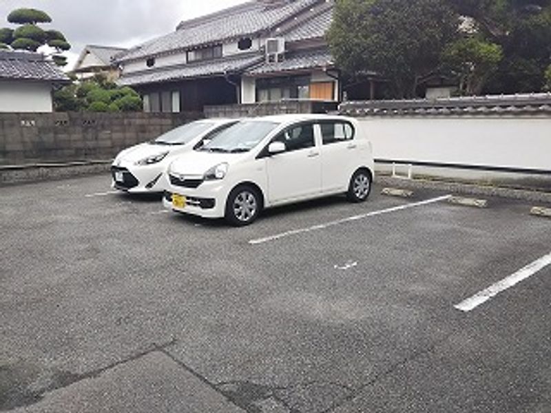 レオネクストフェリーチェ２号館 駐車場