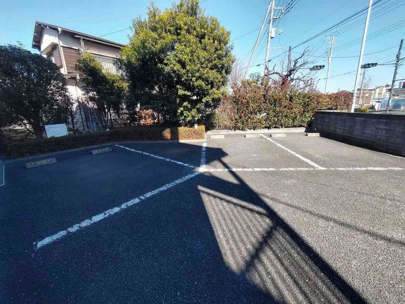 レオパレスさくら小町 駐車場