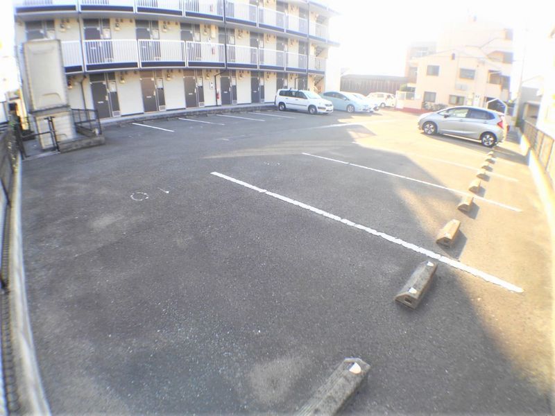 レオパレスサンサン木の実 駐車場