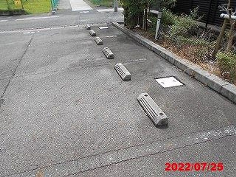 レオパレスサン秋竹 駐車場