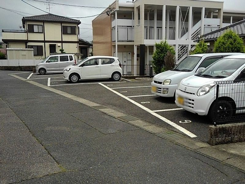 レオパレス桃山 駐車場