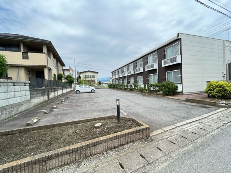 レオパレス並木 駐車場