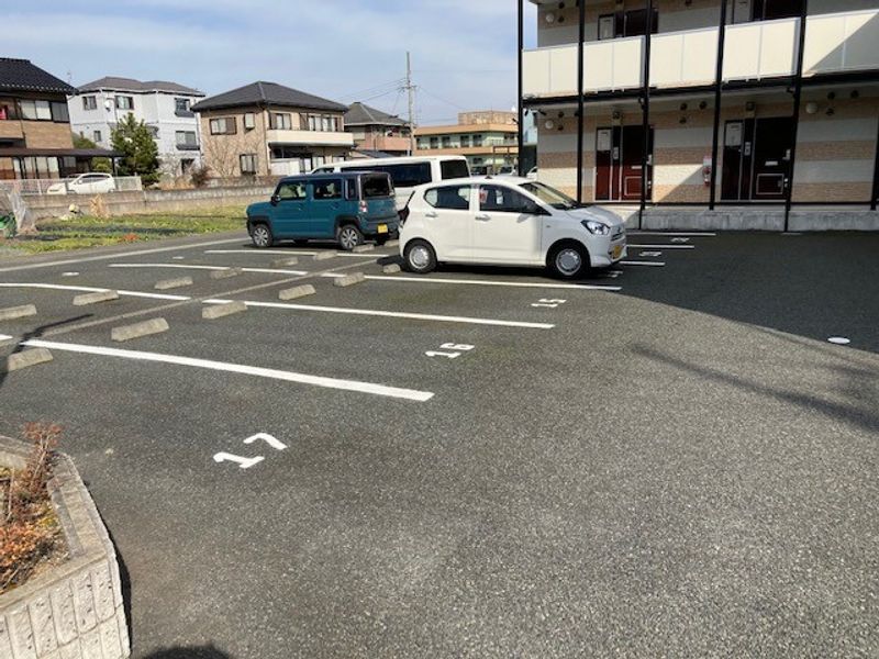 レオパレスクレインコート横田 駐車場