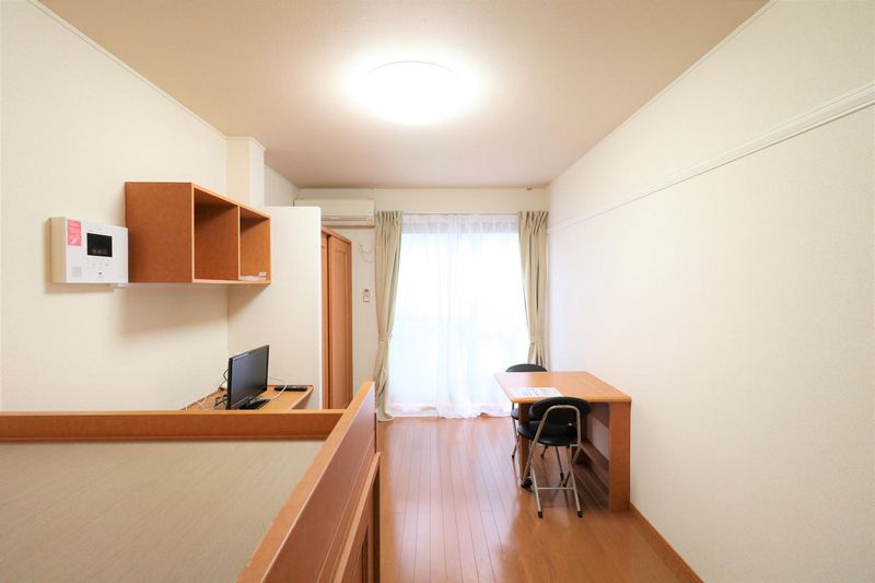 レオパレスナイズ紫竹 居間