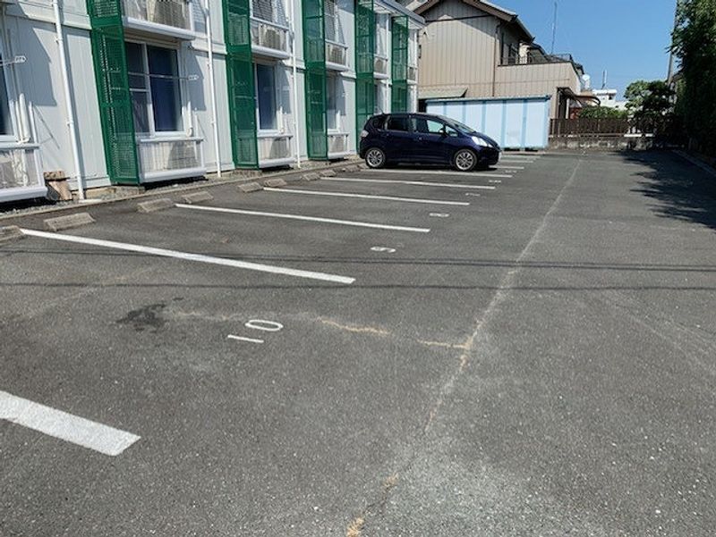 レオパレスオオサワ 駐車場