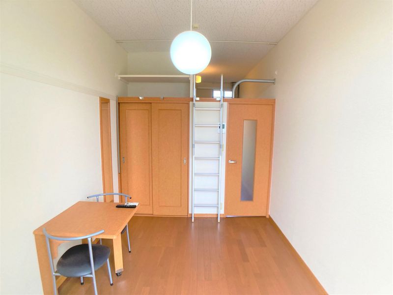 レオパレスグランドーム 居間