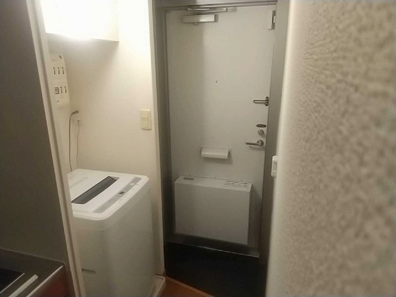 レオパレスコスモス 玄関