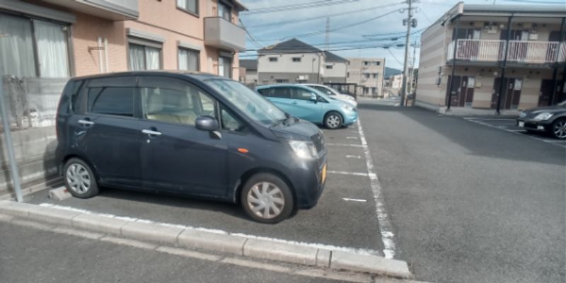 レオパレスアイリス学研台Ⅱ 駐車場