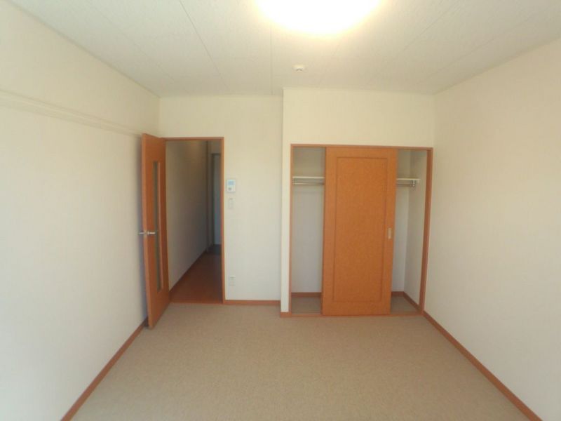 レオパレス安慶名 居間