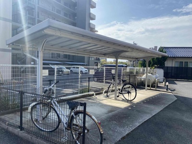レオパレスハイドランジア 駐車場