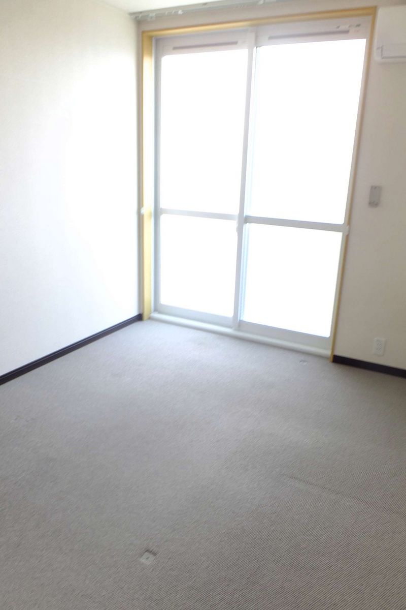 レオパレスヴィース泰光 居間
