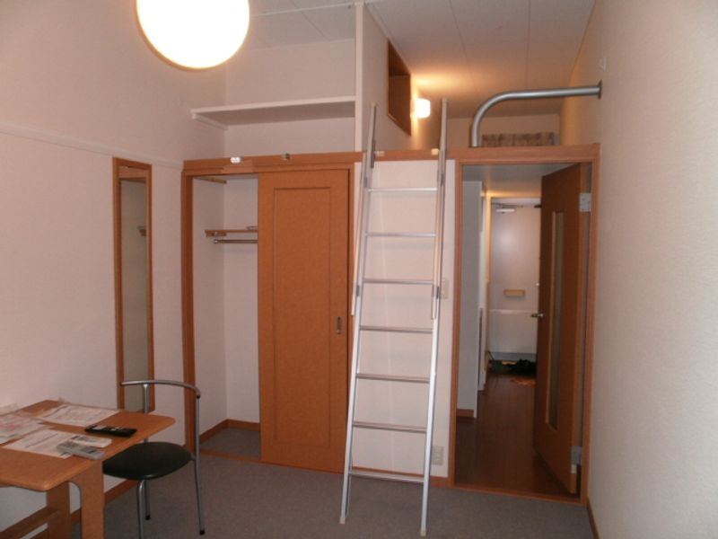 レオパレスリュミエール 居間