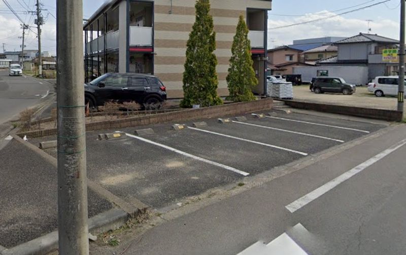 レオパレスデュー 駐車場