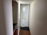 レオパレスエスト 玄関