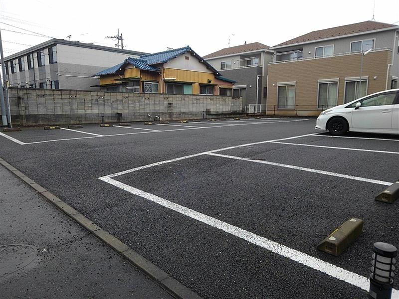 レオパレスサクラⅡ 駐車場