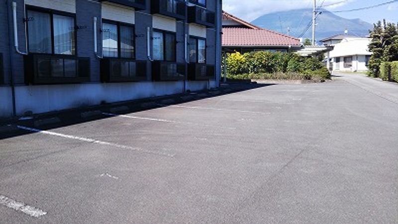 レオパレス城北 駐車場