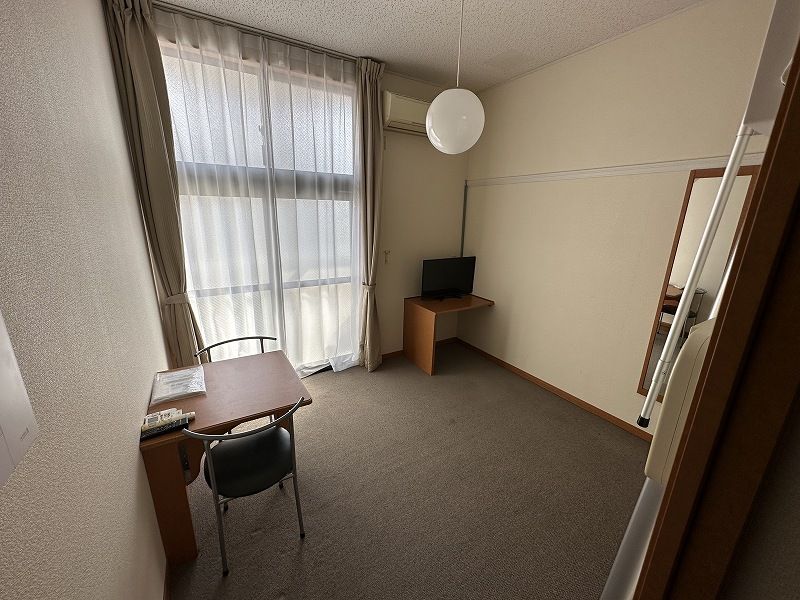 レオパレスコンフォートヒルズ 居間