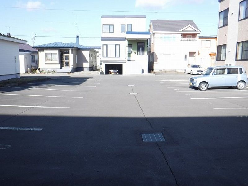 レオパレス牧津 駐車場