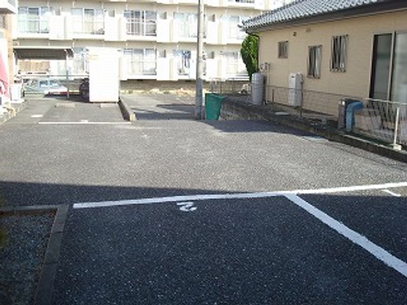 レオパレス向日葵 駐車場