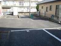 レオパレス向日葵 駐車場