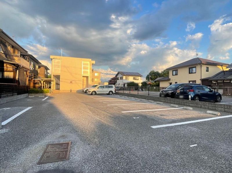 レオパレス南彦根Ⅰ番館 駐車場