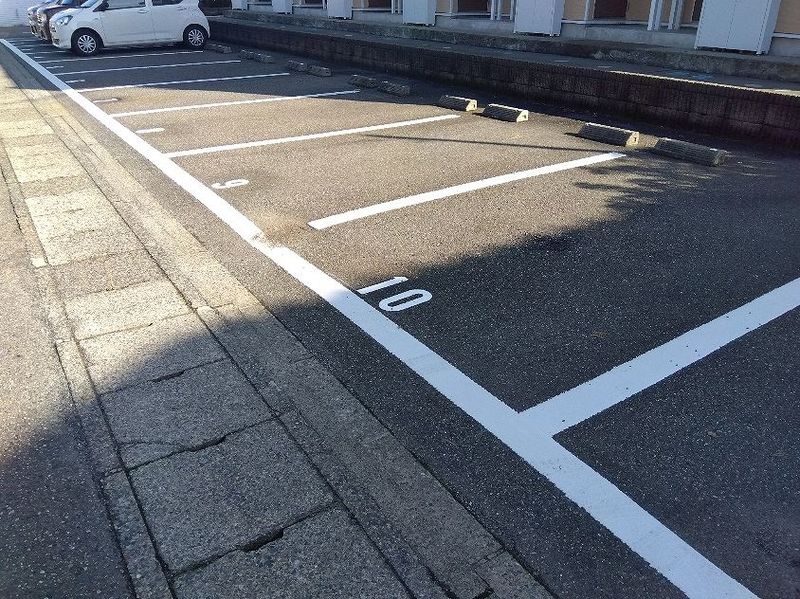 レオパレス新町 駐車場