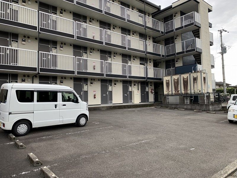 レオパレスダイチＢ 駐車場