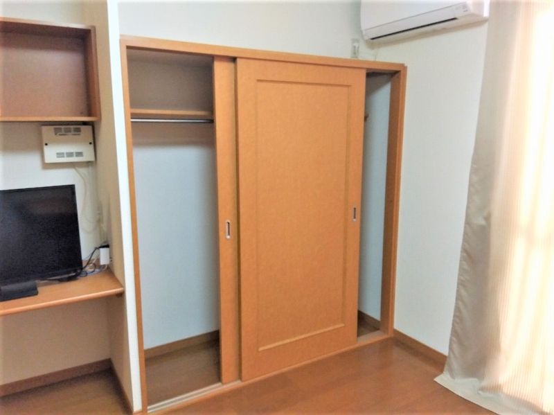 レオパレスタウンコート 収納
