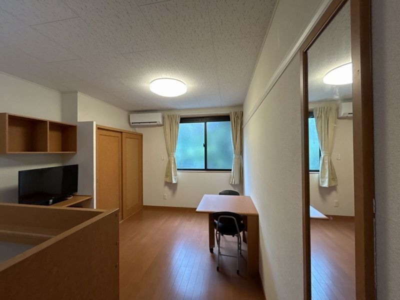 レオパレス西羽貫 居間