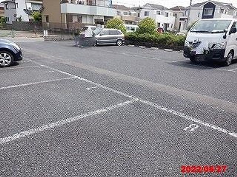 レオパレスサンシャイン 駐車場