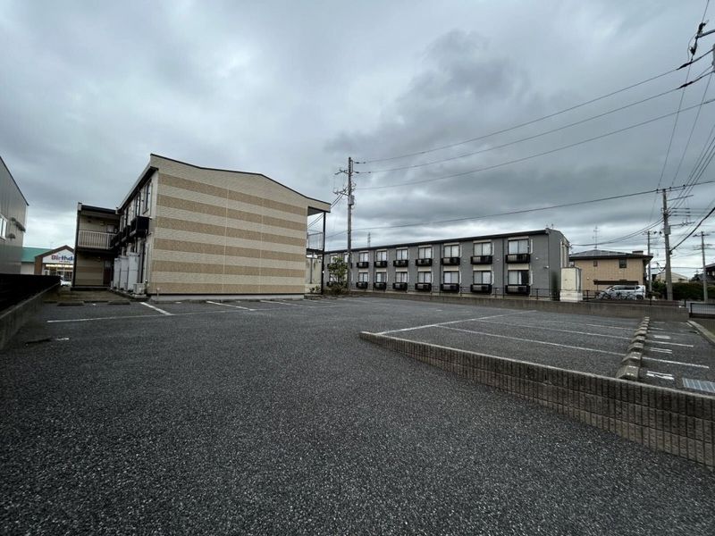 レオパレスＵ＆Ｉ 駐車場