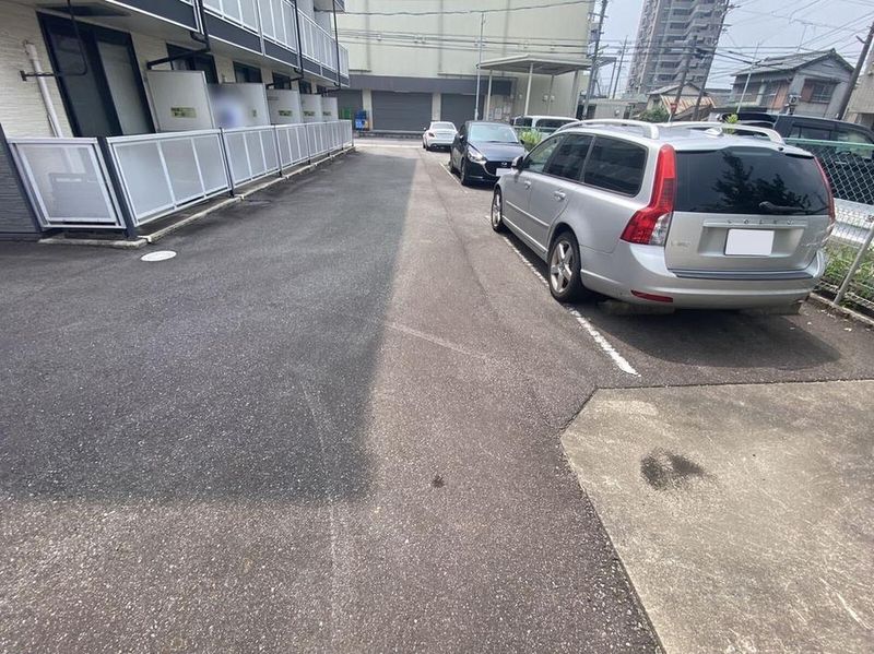 レオパレス玉楽 駐車場