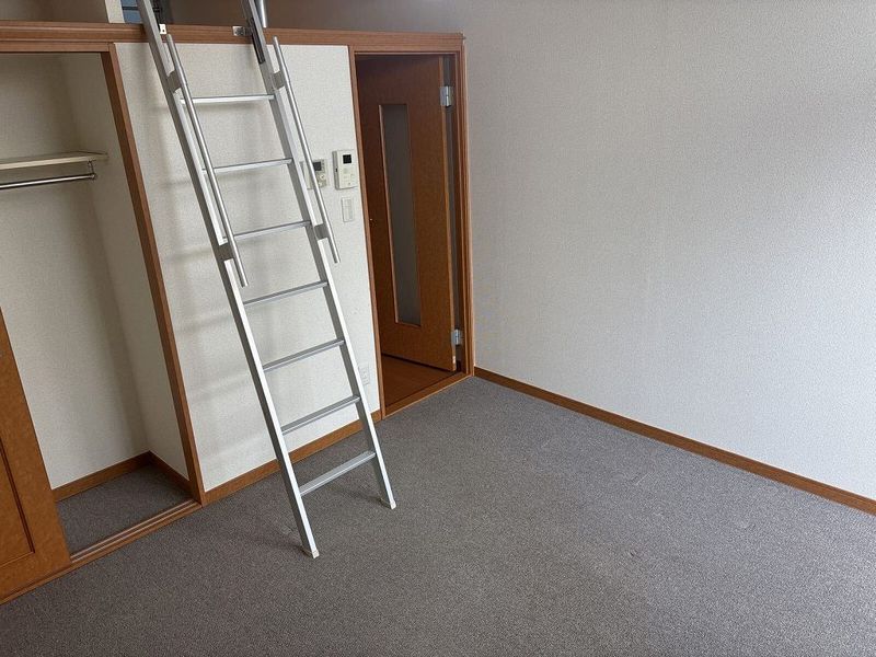 レオパレスラポールⅠ 居間