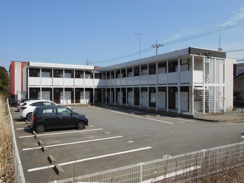 レオパレス加賀温泉駅 駐車場