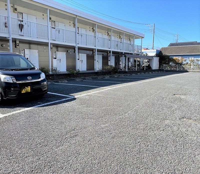 レオパレスユーカリが丘 駐車場