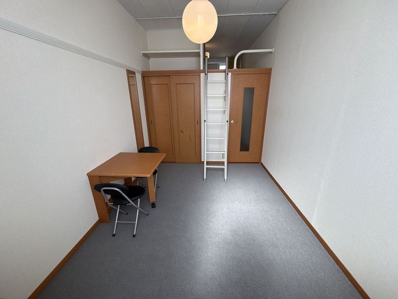 レオパレスＳＥＲＥＮＡⅢ 居間