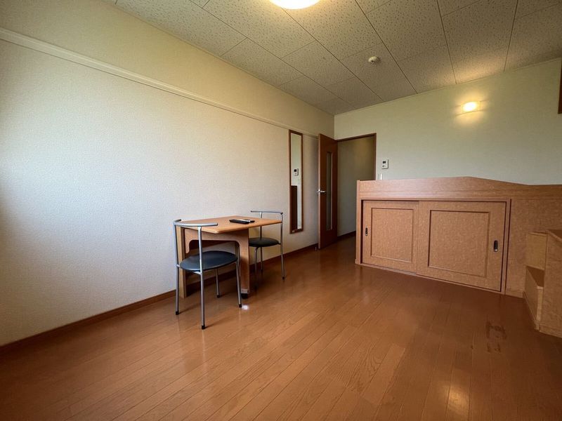 レオパレスクレシア 居間