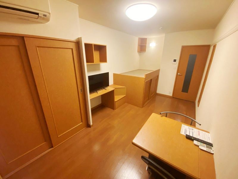 レオパレス三ツ屋 居間