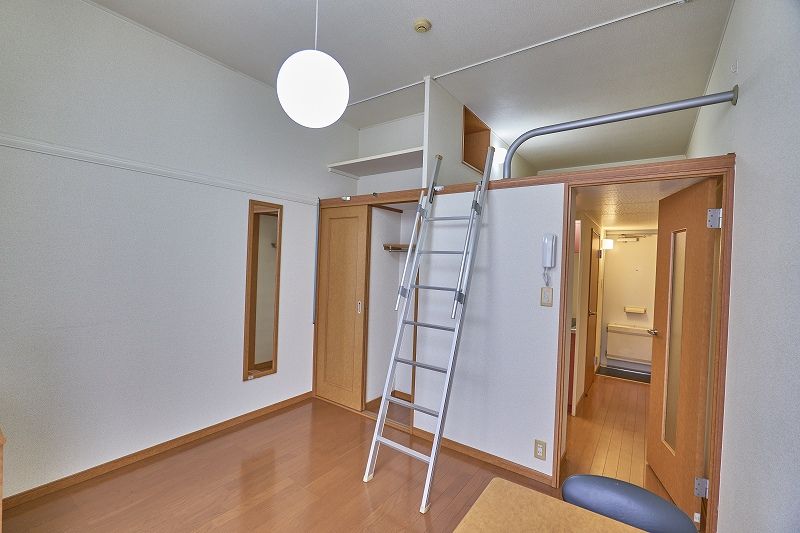 レオパレスあぶらや 居間