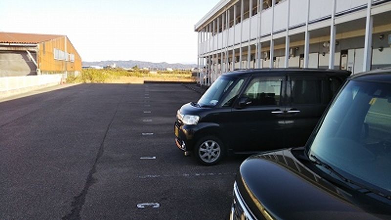 レオパレスしろちどり 駐車場