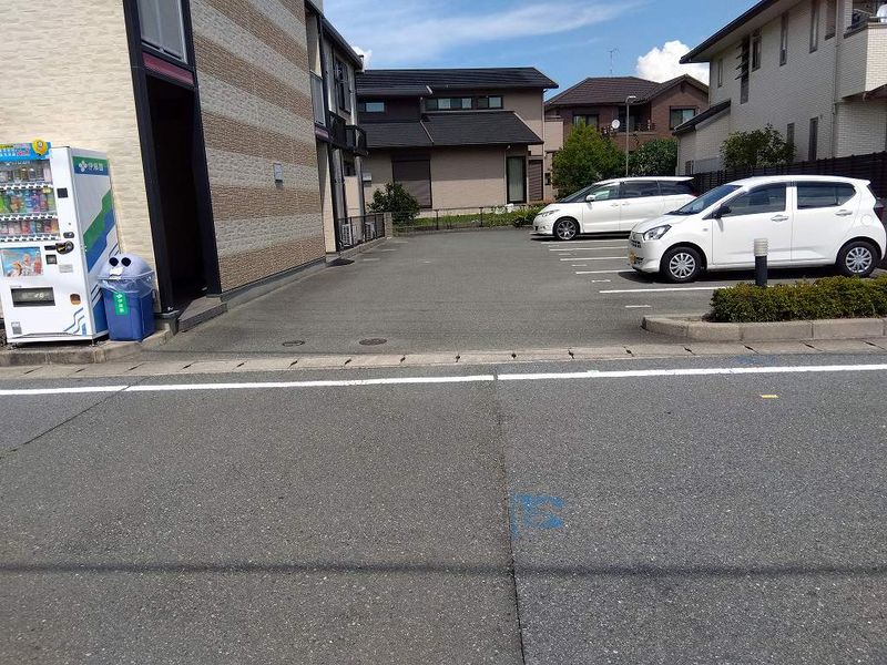 レオパレスＢｅ　Ｔｏｗｎ 駐車場