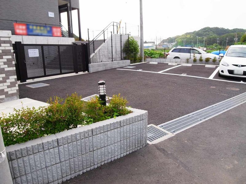 レオパレス弥勒寺Ⅱ 駐車場