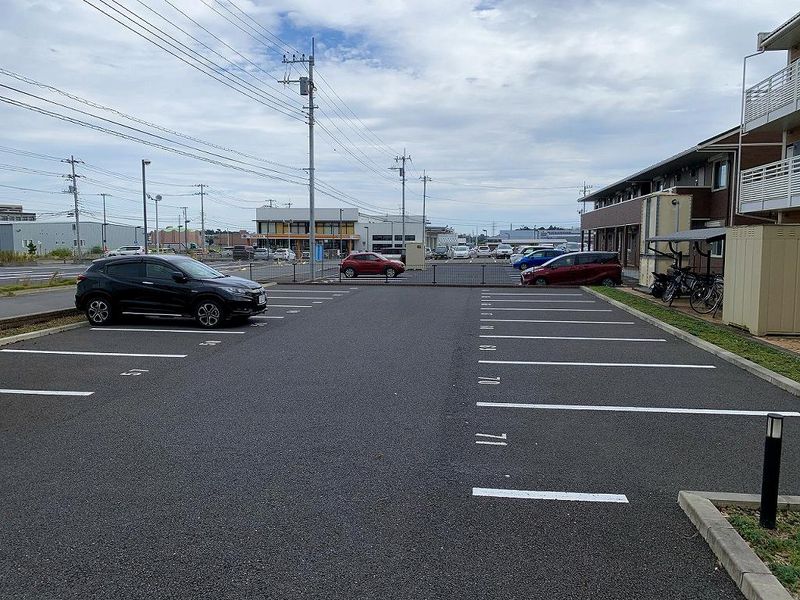 レオネクストうめの木 駐車場