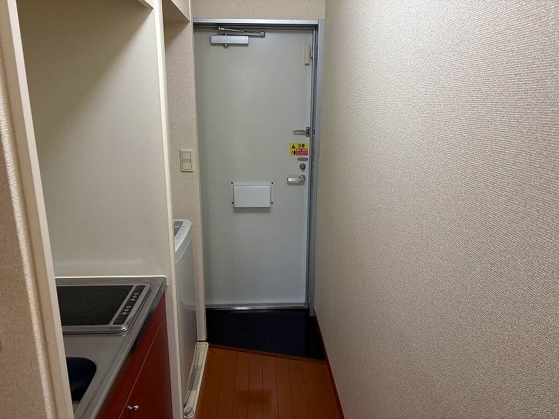 レオパレスアザレーア 玄関