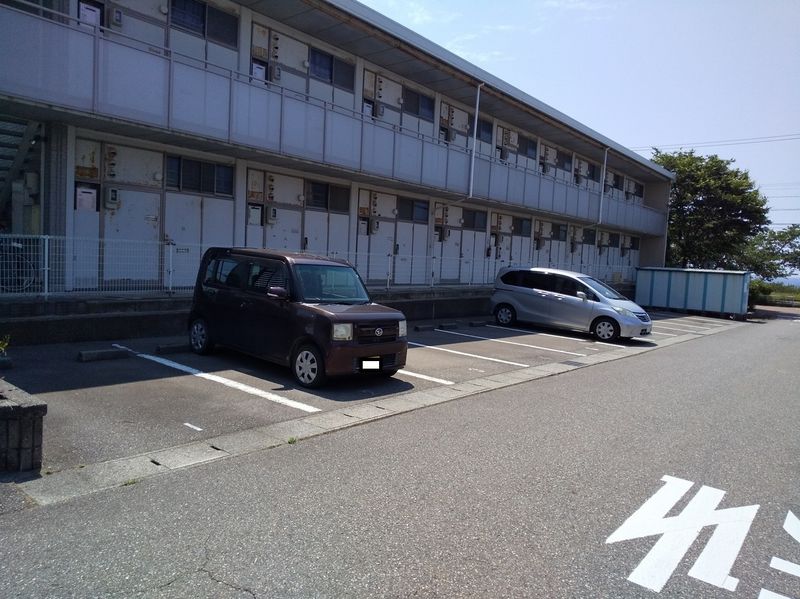 レオパレスウェーブ 駐車場