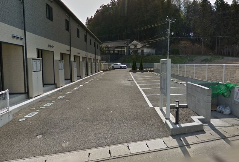 レオパレス榎戸 駐車場