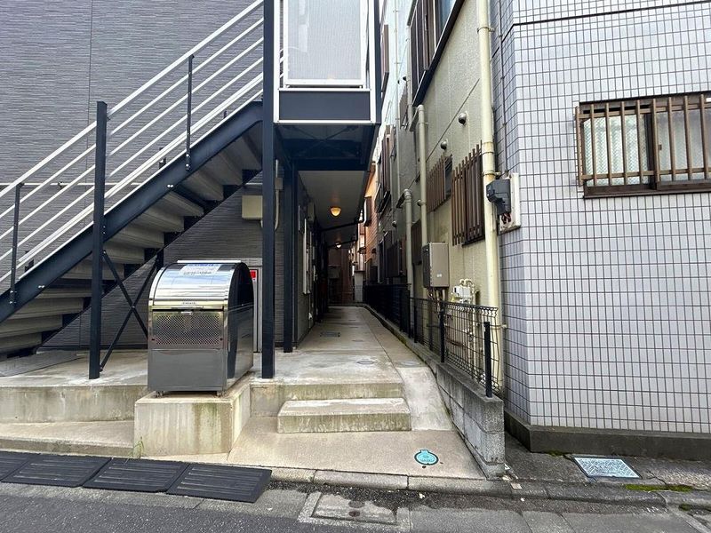 レオパレス西尾久 エントランス