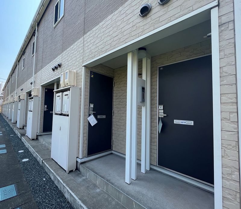 レオパレスフリージア山手 玄関